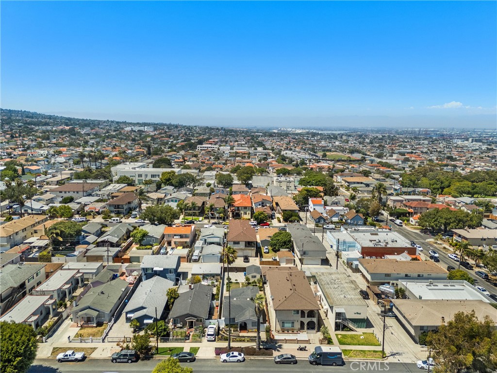 https://media.crmls.org/medias/8f4ef3f7-5fe6-4340-a101-ff6e40191200.jpg?preset=X-Large