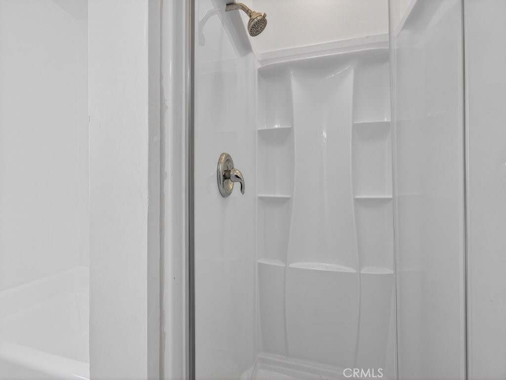 https://media.crmls.org/medias/8f4f5d09-eb8f-454d-9435-738d073fff15.jpg?preset=X-Large