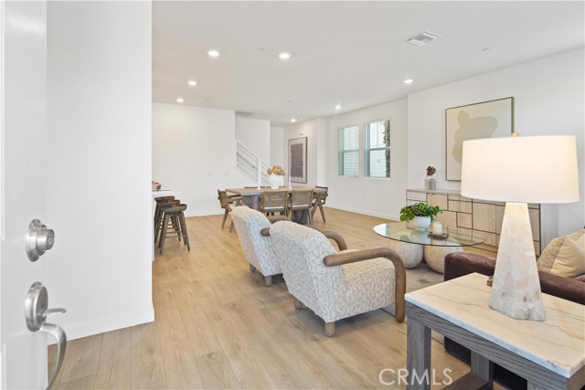 Detail Gallery Image 3 of 36 For 2352 Channel Drive #101,  Ventura,  CA 93003 - 4 Beds | 2/1 Baths