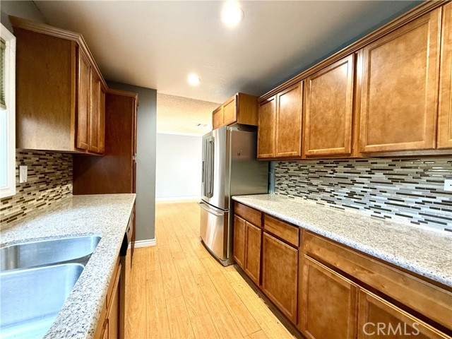 Detail Gallery Image 12 of 26 For 7320 Lennox Ave #H1,  Van Nuys,  CA 91405 - 2 Beds | 2/1 Baths