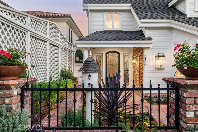 Detail Gallery Image 5 of 51 For 250 Poppy Ave, Corona Del Mar,  CA 92625 - 4 Beds | 3/1 Baths