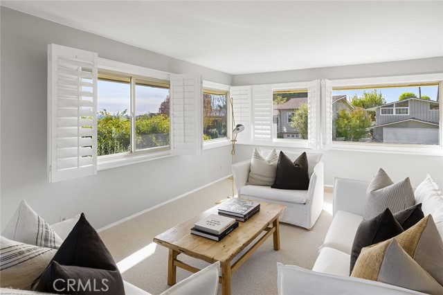Detail Gallery Image 5 of 33 For 564 Seaward Rd, Corona Del Mar,  CA 92625 - 3 Beds | 2/1 Baths
