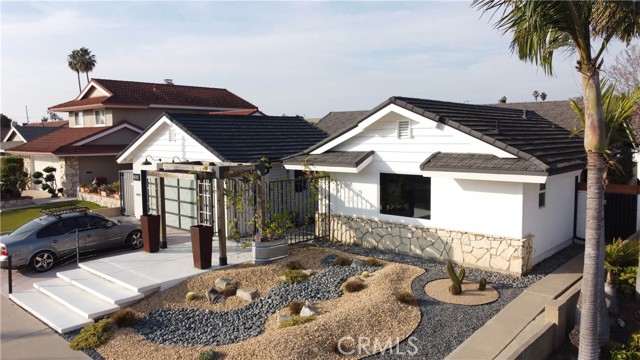 Detail Gallery Image 4 of 57 For 10211 Cliff Dr, Huntington Beach,  CA 92646 - 4 Beds | 3 Baths