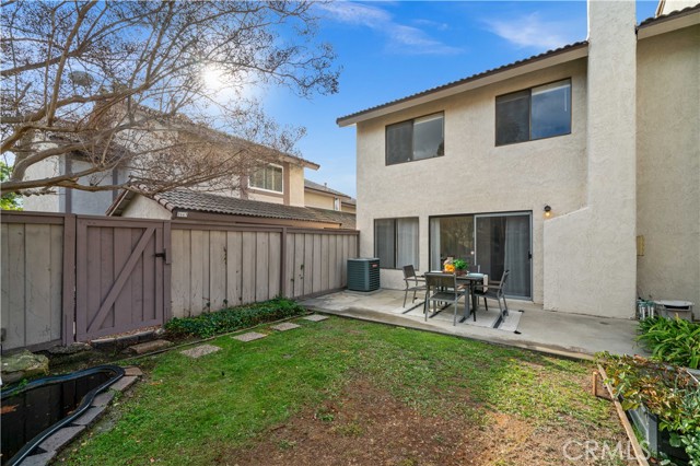 Detail Gallery Image 27 of 35 For 2667 Monterey Pl, Fullerton,  CA 92833 - 2 Beds | 2/1 Baths