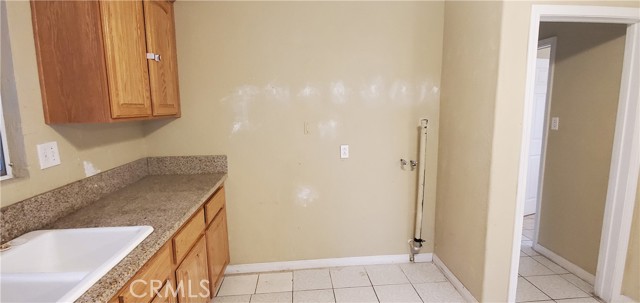 Detail Gallery Image 4 of 10 For 831 W 7th St, Corona,  CA 92882 - – Beds | – Baths