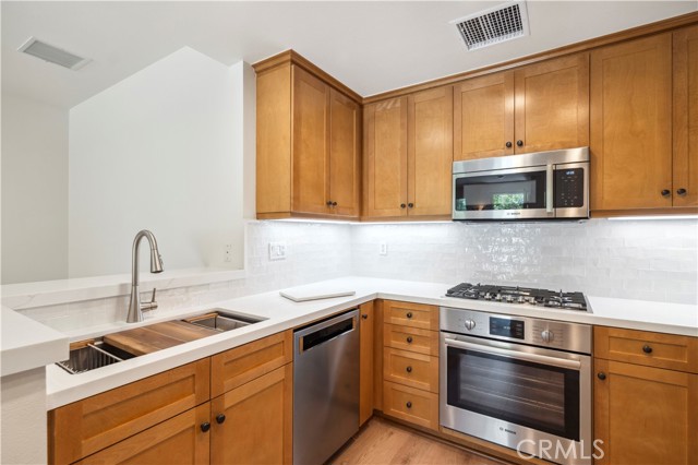 205 Danbrook, Irvine CA: https://media.crmls.org/medias/8f509ebd-8a4f-456b-a4cc-b1fc36620ef0.jpg