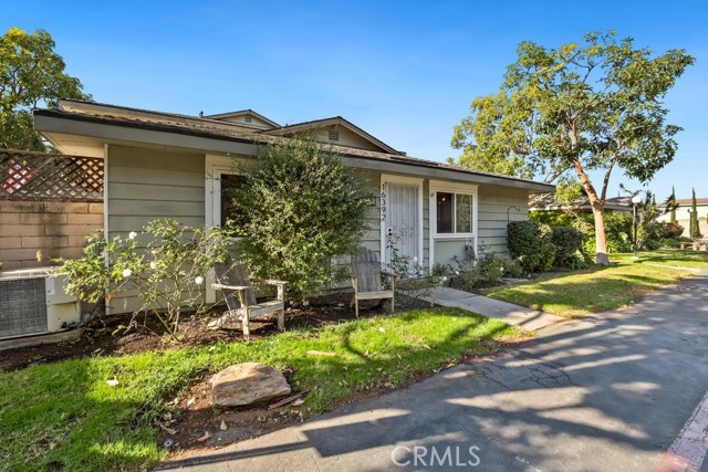 Detail Gallery Image 3 of 36 For 16392 Del Oro Cir #133,  Huntington Beach,  CA 92649 - 2 Beds | 1 Baths