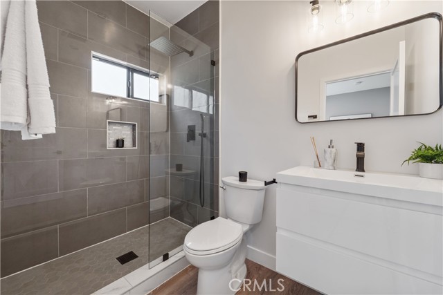 Detail Gallery Image 17 of 20 For 7717 Jamieson Ave, Reseda,  CA 91335 - 3 Beds | 3 Baths