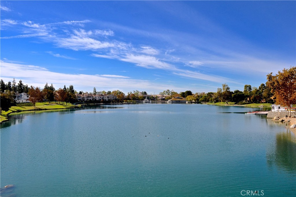 https://media.crmls.org/medias/8f51d562-b79a-4da8-9ffc-55aa4843d537.jpg?preset=X-Large