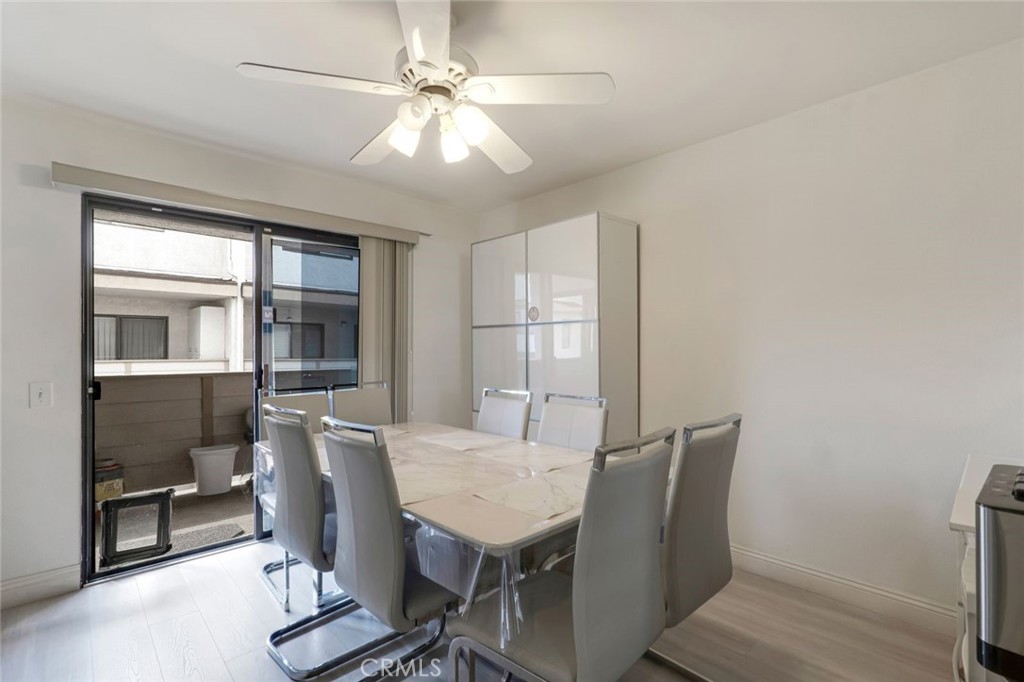 https://media.crmls.org/medias/8f520cf2-86ba-4e43-97a6-022935935007.jpg?preset=X-Large