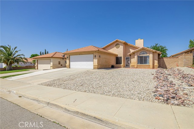 Detail Gallery Image 3 of 17 For 3341 Discovery Way, Rosamond,  CA 93560 - 3 Beds | 2 Baths