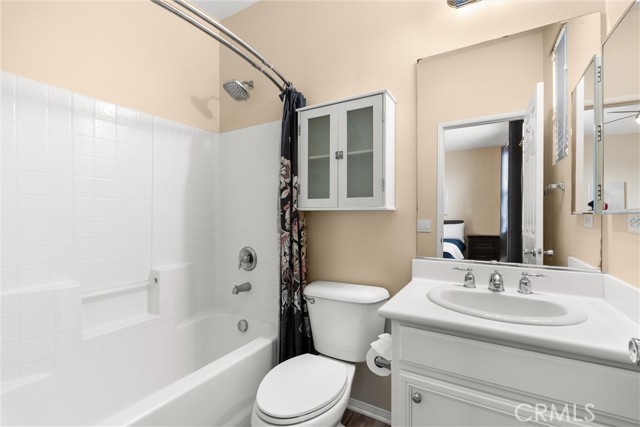 Detail Gallery Image 10 of 23 For 13257 Copra Ave, Chino,  CA 91710 - 2 Beds | 2/1 Baths