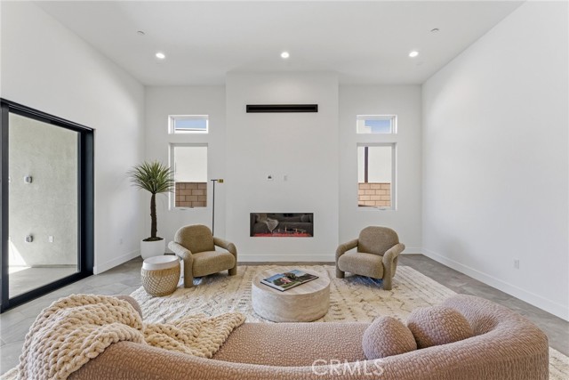 Detail Gallery Image 3 of 23 For 1403 Celadon St, Palm Springs,  CA 92262 - 3 Beds | 3 Baths