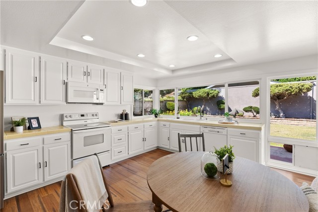 24595 Overlake Drive, Lake Forest CA: https://media.crmls.org/medias/8f53843f-f342-4094-98e9-1b7a3646bec5.jpg