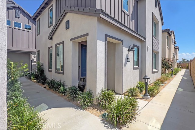 Detail Gallery Image 2 of 69 For 16657 Snowdrop Ln #2,  Fontana,  CA 92336 - 4 Beds | 3 Baths