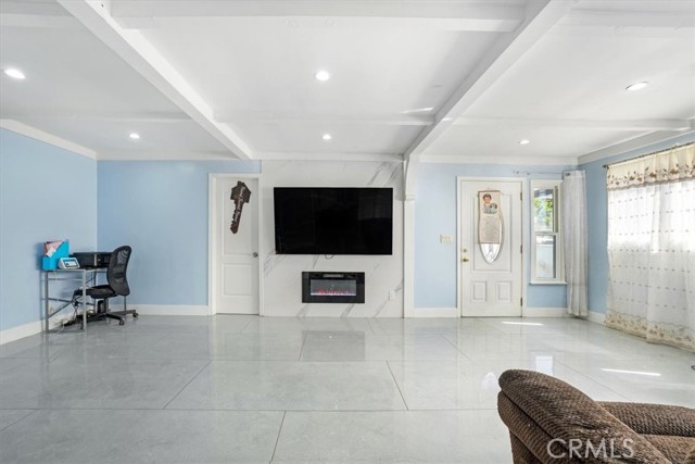 Detail Gallery Image 10 of 58 For 15330 Hart St, Van Nuys,  CA 91406 - 4 Beds | 4 Baths
