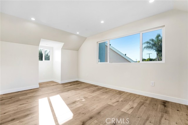 Detail Gallery Image 17 of 28 For 13433 Ebell St, Panorama City,  CA 91402 - 5 Beds | 4 Baths