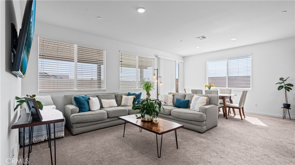 https://media.crmls.org/medias/8f5692d0-9196-4787-b742-86356450cae8.jpg?preset=X-Large