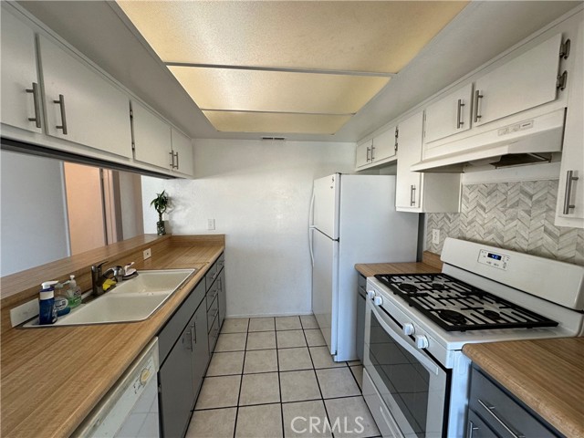 Detail Gallery Image 5 of 37 For 5500 Dobbs St #8,  Los Angeles,  CA 90032 - 2 Beds | 1 Baths