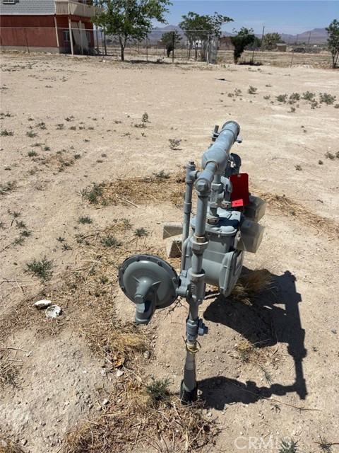 11690 Camp Rock Rd, Lucerne Valley CA: https://media.crmls.org/medias/8f590a7a-7e13-4ec9-a9f9-00d2e9e98c80.jpg
