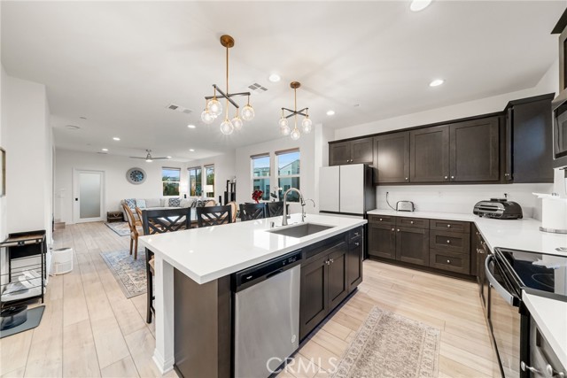 Detail Gallery Image 11 of 34 For 329 N Standard, Santa Ana,  CA 92701 - 4 Beds | 3/1 Baths