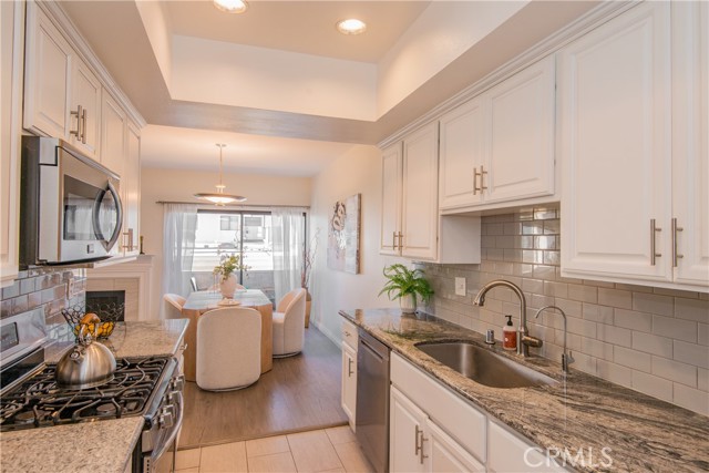 Detail Gallery Image 4 of 11 For 1739 Federal Ave #204,  Los Angeles,  CA 90025 - 2 Beds | 2 Baths