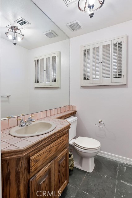 Detail Gallery Image 20 of 36 For 18850 Hatteras St #5,  Tarzana,  CA 91356 - 3 Beds | 2/1 Baths