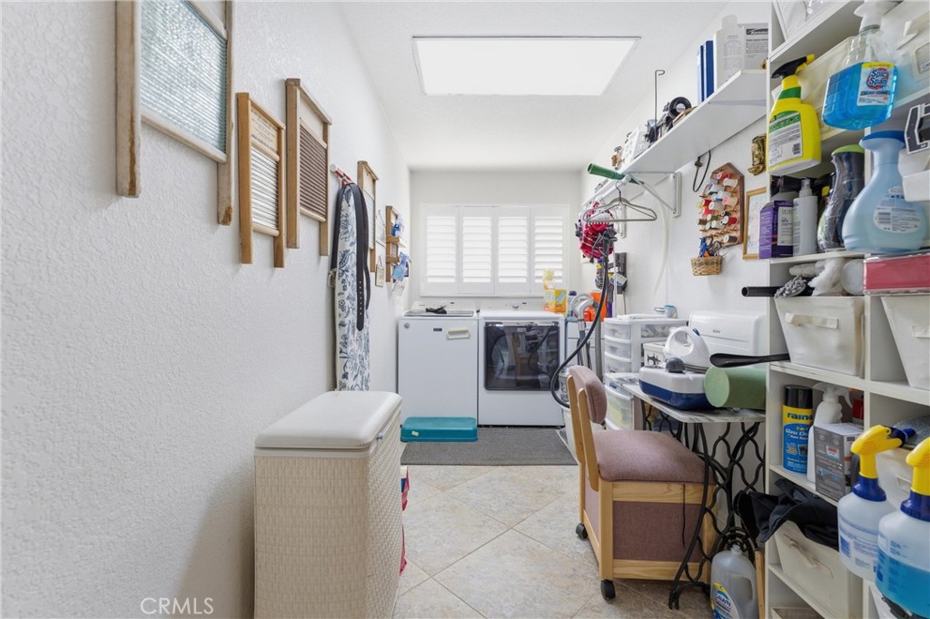 https://media.crmls.org/medias/8f5b82f4-5822-4de1-ae03-2cc133df3c6d.jpg?preset=X-Large