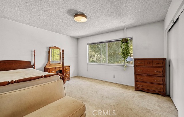 5340 Edgeware Drive, Calabasas CA: https://media.crmls.org/medias/8f5c103d-a0fd-472f-8572-39070620d0f0.jpg
