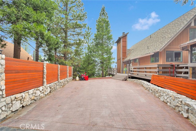 825 Grass Valley Road, Lake Arrowhead CA: https://media.crmls.org/medias/8f5c1cd6-17ad-4b3c-a510-c67500f15ec9.jpg