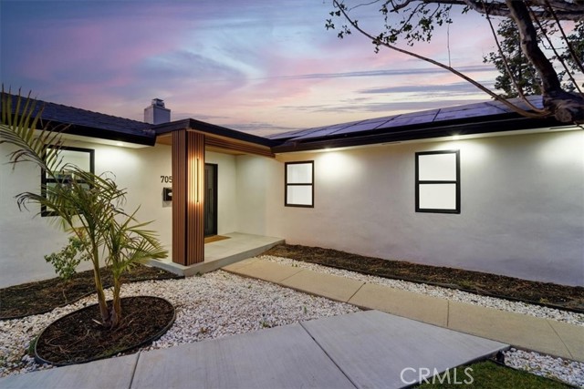 Detail Gallery Image 3 of 49 For 7055 Fallbrook Ave, West Hills,  CA 91307 - 4 Beds | 2 Baths