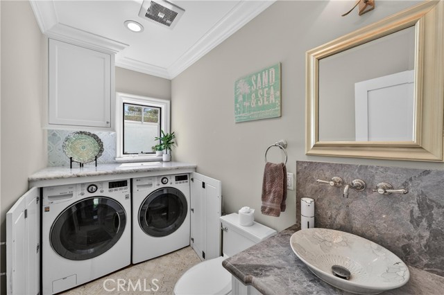 Detail Gallery Image 15 of 74 For 405 Blumont St, Laguna Beach,  CA 92651 - 5 Beds | 6/1 Baths