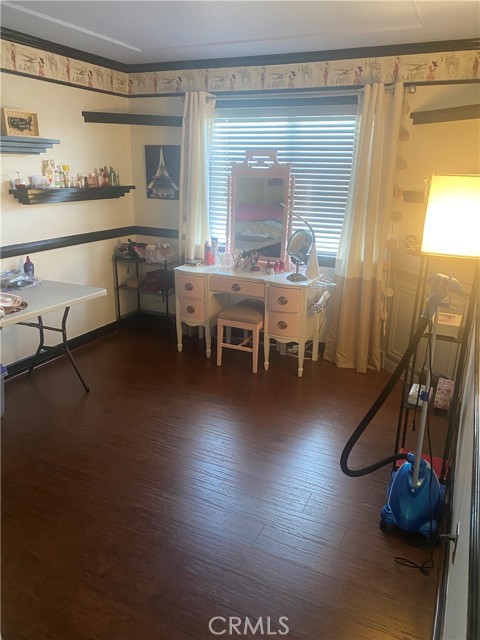 5031 Columbia Drive, Fontana CA: https://media.crmls.org/medias/8f5d5df7-9c4f-4659-b382-e1dc78279dd0.jpg