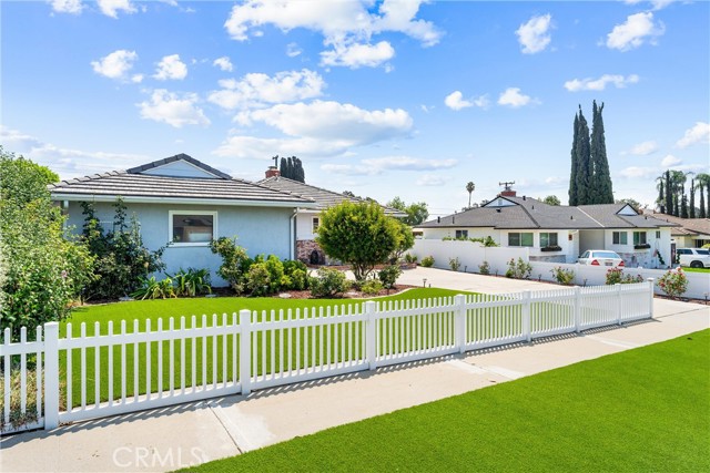 Detail Gallery Image 2 of 39 For 1106 Hollydale Dr, Fullerton,  CA 92831 - 4 Beds | 2 Baths