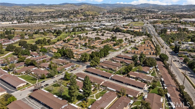 Detail Gallery Image 7 of 36 For 19156 Avenue of the Oaks #B,  Newhall,  CA 91321 - 2 Beds | 1/1 Baths