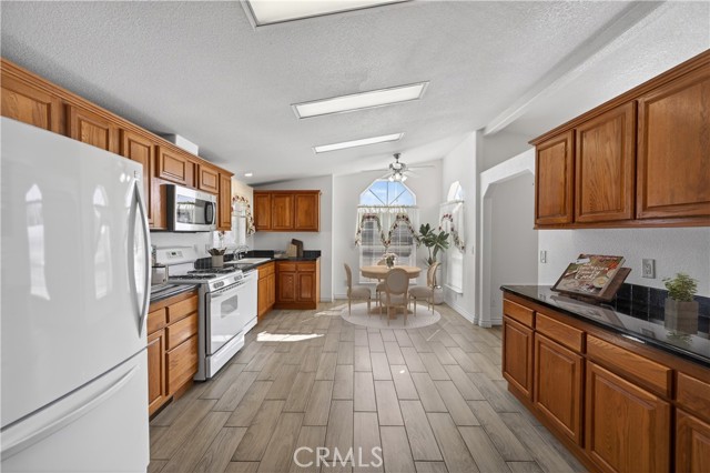 5001 W Florida, Hemet CA: https://media.crmls.org/medias/8f5ef0c1-a594-4751-95e6-1b9bff265773.jpg