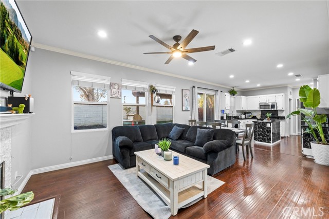 13279 Coffeetree Street, Moreno Valley CA: https://media.crmls.org/medias/8f5effd6-30a1-4e83-8baa-333a3e5760d0.jpg
