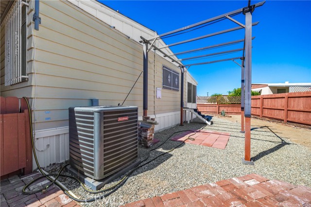 575 S Lyon, Hemet CA: https://media.crmls.org/medias/8f5f1dee-4245-405b-a53c-5b307adc25cf.jpg