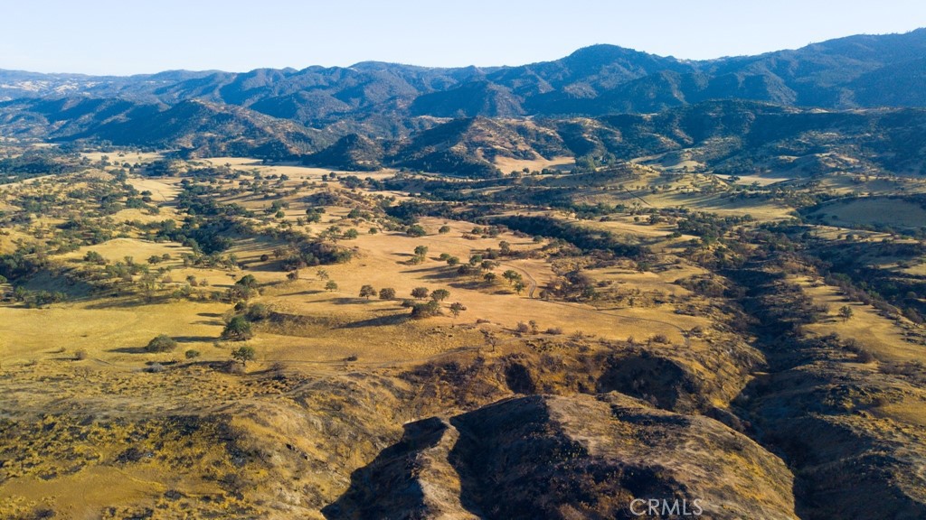 https://media.crmls.org/medias/8f6070e7-3c76-4599-90d9-8cb85e92238a.jpg?preset=X-Large