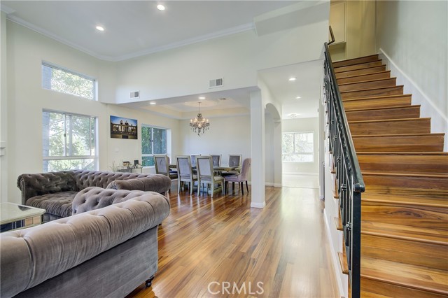 5635 Woodman Avenue, Valley Glen CA: https://media.crmls.org/medias/8f621d9b-578d-4121-87af-f15d24305305.jpg