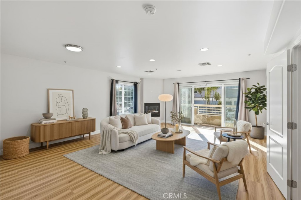 1133 S Hoover #416