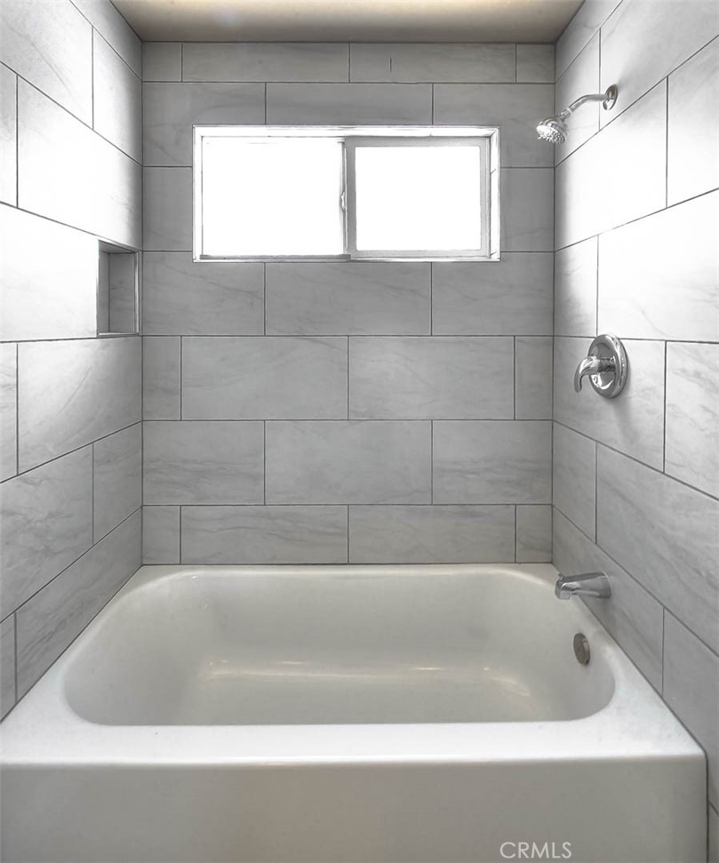https://media.crmls.org/medias/8f632806-cf39-47bd-866a-77bb166a89a5.jpg?preset=X-Large