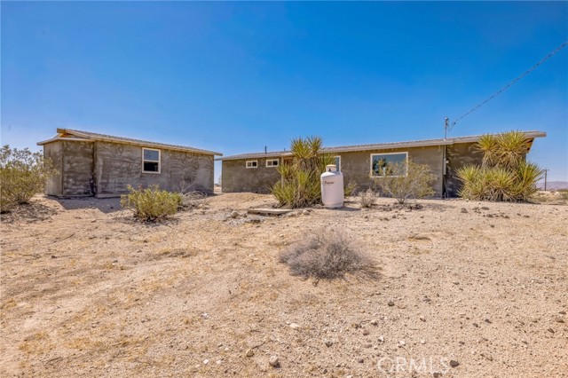 64515 Del Oro Road, Joshua Tree CA: https://media.crmls.org/medias/8f64d147-b3a3-41d7-88cc-8e9bd93ef218.jpg