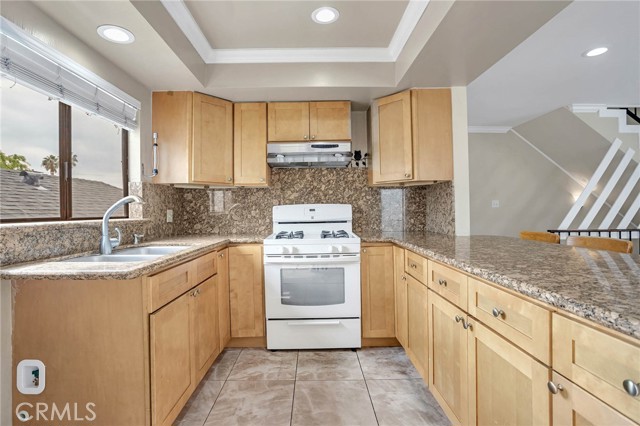 Detail Gallery Image 5 of 23 For 1005 Monterey Rd #5,  Glendale,  CA 91206 - 3 Beds | 3 Baths