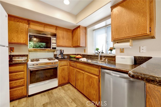 Detail Gallery Image 18 of 47 For 456 E San Jose Ave #B,  Burbank,  CA 91501 - 2 Beds | 2 Baths