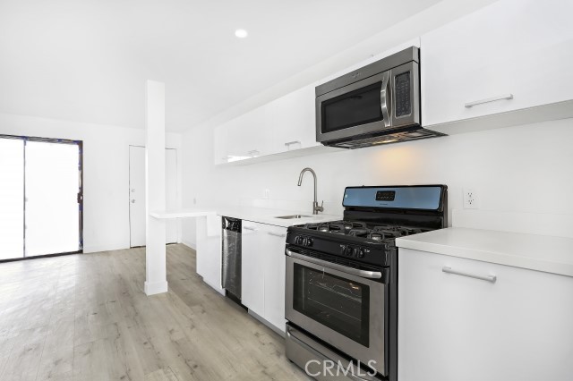 Detail Gallery Image 2 of 7 For 6745 Laurel Canyon Bld #205,  North Hollywood,  CA 91606 - 1 Beds | 1 Baths