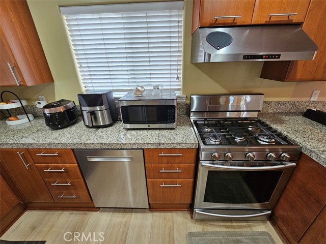Detail Gallery Image 8 of 15 For 2056 Artesia Bld a,  Torrance,  CA 90504 - 3 Beds | 3 Baths