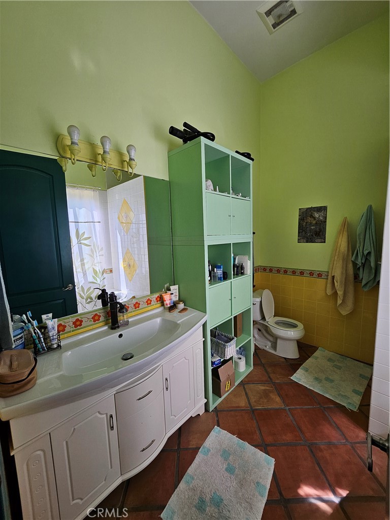 https://media.crmls.org/medias/8f674b2d-e865-476a-8b90-fa020efde819.jpg?preset=X-Large