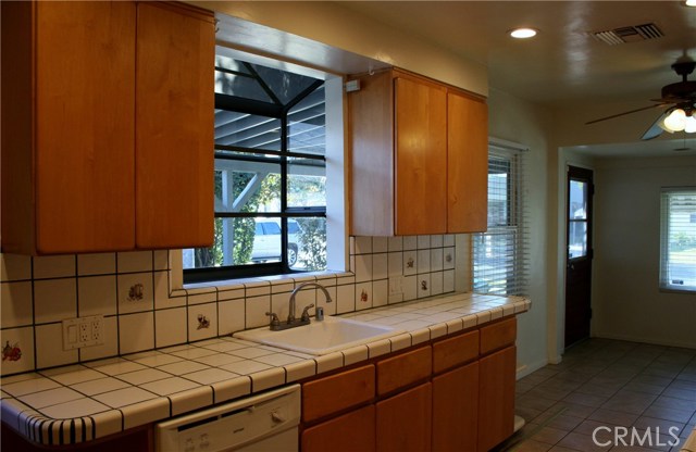 Detail Gallery Image 12 of 24 For 5056 Newcastle Ave, Encino,  CA 91316 - 3 Beds | 2 Baths