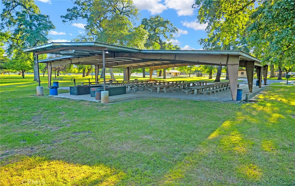 https://media.crmls.org/medias/8f686896-81bb-4b30-a039-46d24eb30890.jpg?preset=X-Large